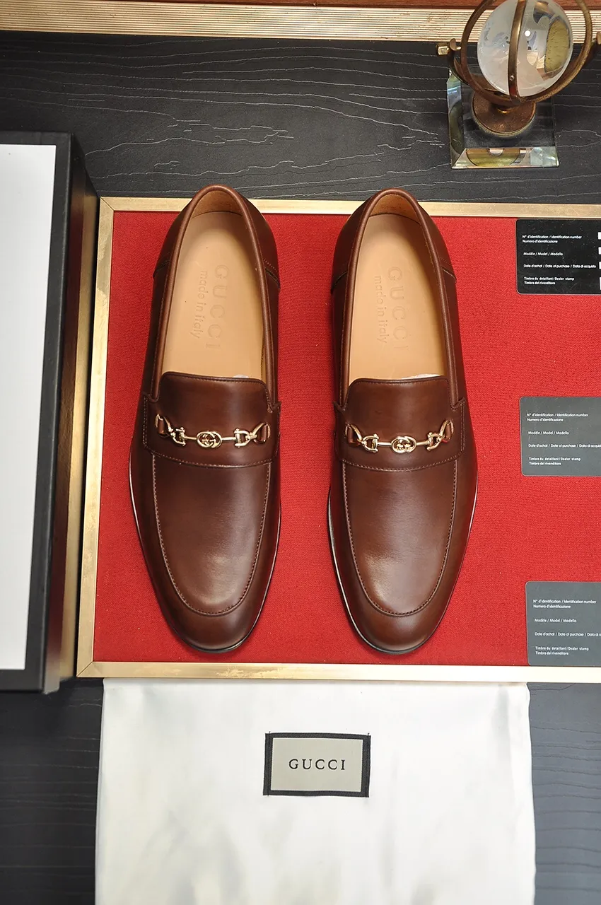 Men's shoes💰500💶Italy's top luxury men's shoe giant (GUCCI) (Gucci) (full cowhide lining) new arrival🍃Original European style🔰 Pleasant to the eye😍In order to make the shoes more durable and non-deformable🌀The production continues to follow traditional methods but there is still no lack of innovation💪Choose original sheepskin for the leather♻️ Smooth and natural And extra bright ⭐Made of imported cowhide, the first choice of rich people 38-45 (45 customized)